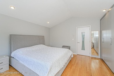 Welcome to 210 Tennyson Drive, Staten Island, NY 10308 a - photo 14