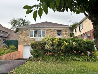 A hard-to-find single-family home with 3 bedrooms and 1.5 - photo 1