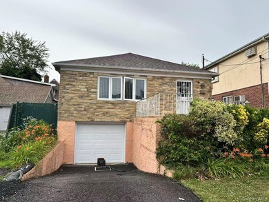 A hard-to-find single-family home with 3 bedrooms and 1.5 - photo 2