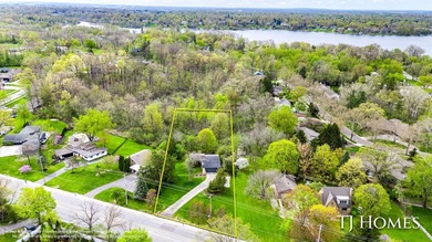 Welcome to East Grand Rapids-this property sits on nearly an - photo 2
