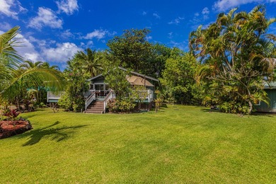 This Enchanting 2 bedroom flag lot Cottage situated on a lush - photo 2