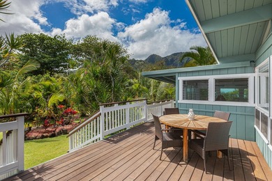 This Enchanting 2 bedroom flag lot Cottage situated on a lush - photo 6