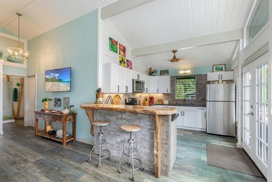 This Enchanting 2 bedroom flag lot Cottage situated on a lush - photo 10