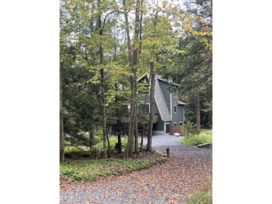 Deer Trail Lake Home For Sale in Pocono Pines Pennsylvania