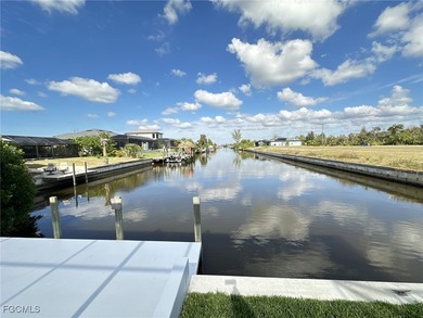 Gorgeous New Construction Home W/Direct Gulf Access! Move-In - photo 2