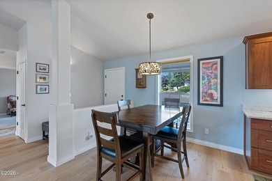 Beautiful 3 bed / 2 bath 1,728 sf single level home just blocks - photo 11