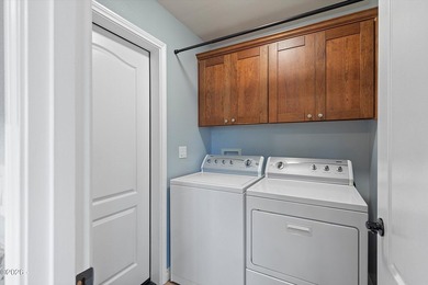 Beautiful 3 bed / 2 bath 1,728 sf single level home just blocks - photo 12