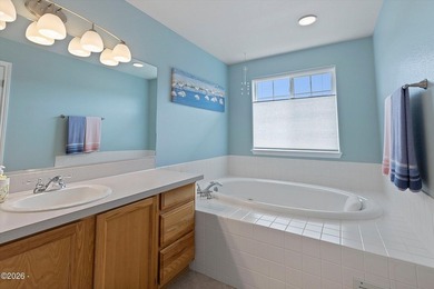 Beautiful 3 bed / 2 bath 1,728 sf single level home just blocks - photo 15
