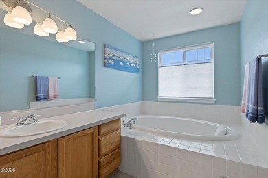 Beautiful 3 bed / 2 bath 1,728 sf single level home just blocks - photo 16