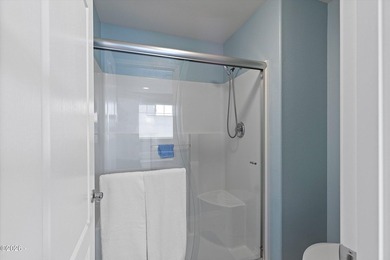 Beautiful 3 bed / 2 bath 1,728 sf single level home just blocks - photo 18