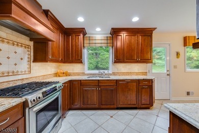 STYLISH 3-BED/2.1 BATH SPLIT-LEVEL HOME IN QUIET NEIGHBORHOOD - photo 19