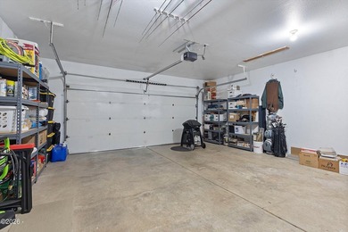 Beautiful 3 bed / 2 bath 1,728 sf single level home just blocks - photo 25