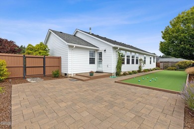 Beautiful 3 bed / 2 bath 1,728 sf single level home just blocks - photo 27