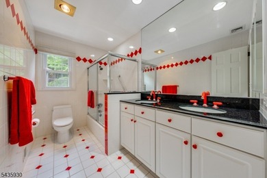 STYLISH 3-BED/2.1 BATH SPLIT-LEVEL HOME IN QUIET NEIGHBORHOOD - photo 28