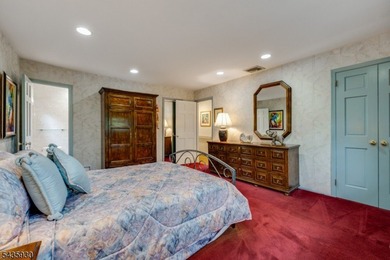 STYLISH 3-BED/2.1 BATH SPLIT-LEVEL HOME IN QUIET NEIGHBORHOOD - photo 32