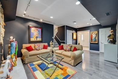 STYLISH 3-BED/2.1 BATH SPLIT-LEVEL HOME IN QUIET NEIGHBORHOOD - photo 38