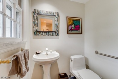 STYLISH 3-BED/2.1 BATH SPLIT-LEVEL HOME IN QUIET NEIGHBORHOOD - photo 39