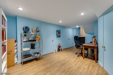 STYLISH 3-BED/2.1 BATH SPLIT-LEVEL HOME IN QUIET NEIGHBORHOOD - photo 40
