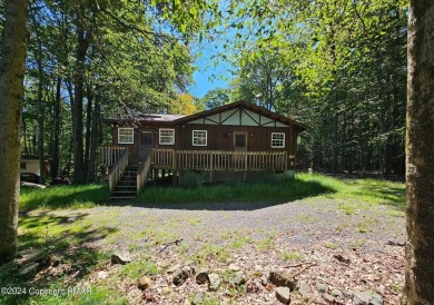 Pines Lake Home For Sale in Pocono Lake Pennsylvania