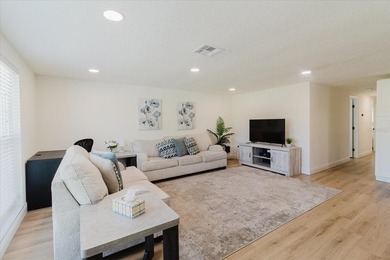 Welcome to this beautifully updated 3-bedroom, 2-bathroom home - photo 8