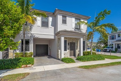 Stunning and desirable END-UNIT townhome in the gated community - photo 1