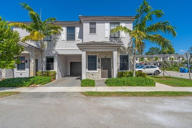 Stunning and desirable END-UNIT townhome in the gated community - photo 2