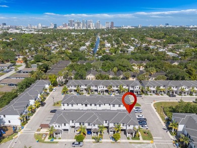 Stunning and desirable END-UNIT townhome in the gated community - photo 4
