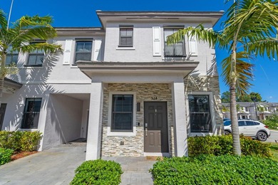 Stunning and desirable END-UNIT townhome in the gated community - photo 5
