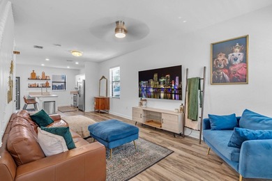 Stunning and desirable END-UNIT townhome in the gated community - photo 7