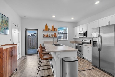 Stunning and desirable END-UNIT townhome in the gated community - photo 9