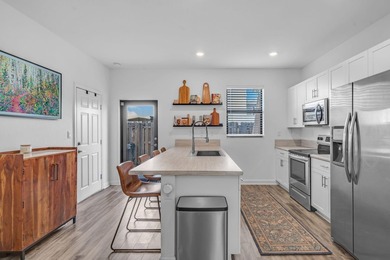 Stunning and desirable END-UNIT townhome in the gated community - photo 10