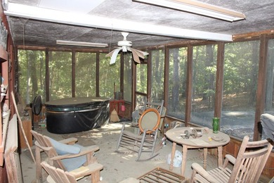 2 homes sitting on 3 lots in Plum Point subdivision backing up - photo 16