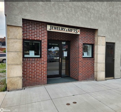 Red Rock Lake Commercial For Sale in Knoxville Iowa