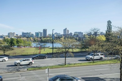 Governor's Tower in Yaletown, this updated 3-bedroom home offers - photo 3