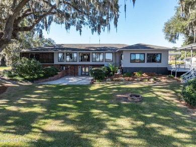 (private lake, pond, creek) Home For Sale in Lake City Florida