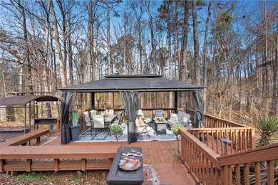 Welcome home to this well-appointed 3-bedroom, 2.5-bath ranch - photo 40