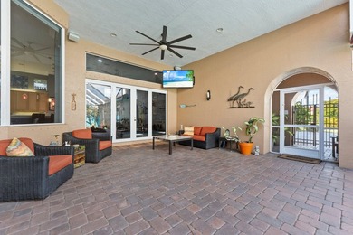 Welcome to this exquisite, move-in ready, custom-built courtyard - photo 5