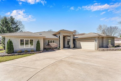 Welcome to luxury living in Springfield's most exclusive gated - photo 2