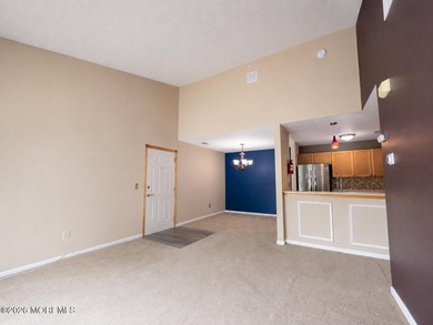 Opportunity awaits in desirable Fox Chase! This upper-level, END - photo 4