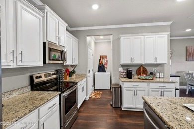 4 Bedrooms - 2.5 Bathrooms - Upstairs Living Room - Granite - photo 15