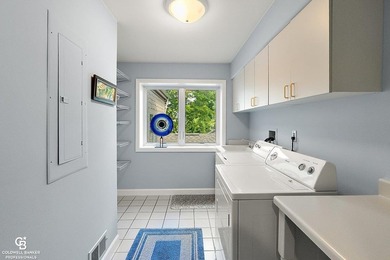 LOCATION, LOCATION, LOCATION!!! BREATHTAKING HARBOUR AND LAKE ST - photo 31