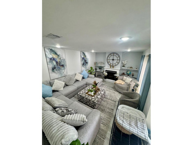 Completely Remodeled, beautiful and well-maintained 3-bedroom, 2 - photo 2
