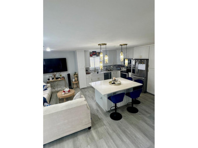 Completely Remodeled, beautiful and well-maintained 3-bedroom, 2 - photo 4