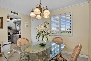 This versatile coastal two bedroom/2 bathrooms retreat offers - photo 7
