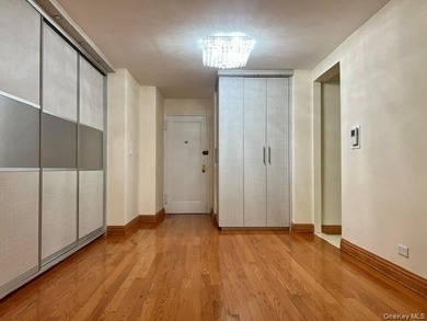 Spacious and well-proportioned 2BR/1BA co-op in the desirable - photo 5