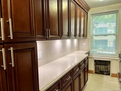 Spacious and well-proportioned 2BR/1BA co-op in the desirable - photo 6