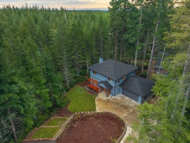 Newer custom home in the forest in Alderbrook - photo 38