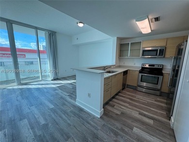 Modern and spacious 1-bedroom / 1-bath residence located in the - photo 4