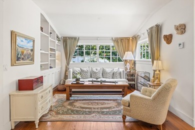 Welcome to this enchanting 2-bedroom, 2-bathroom cottage nestled - photo 11