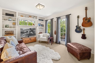 Welcome to this enchanting 2-bedroom, 2-bathroom cottage nestled - photo 22
